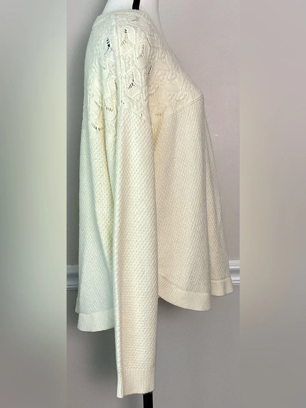 I. B. Diffusion Pullover Sweater Ivory Honeycomb Crochet & Scallop Hem Size L - Picture 4 of 12